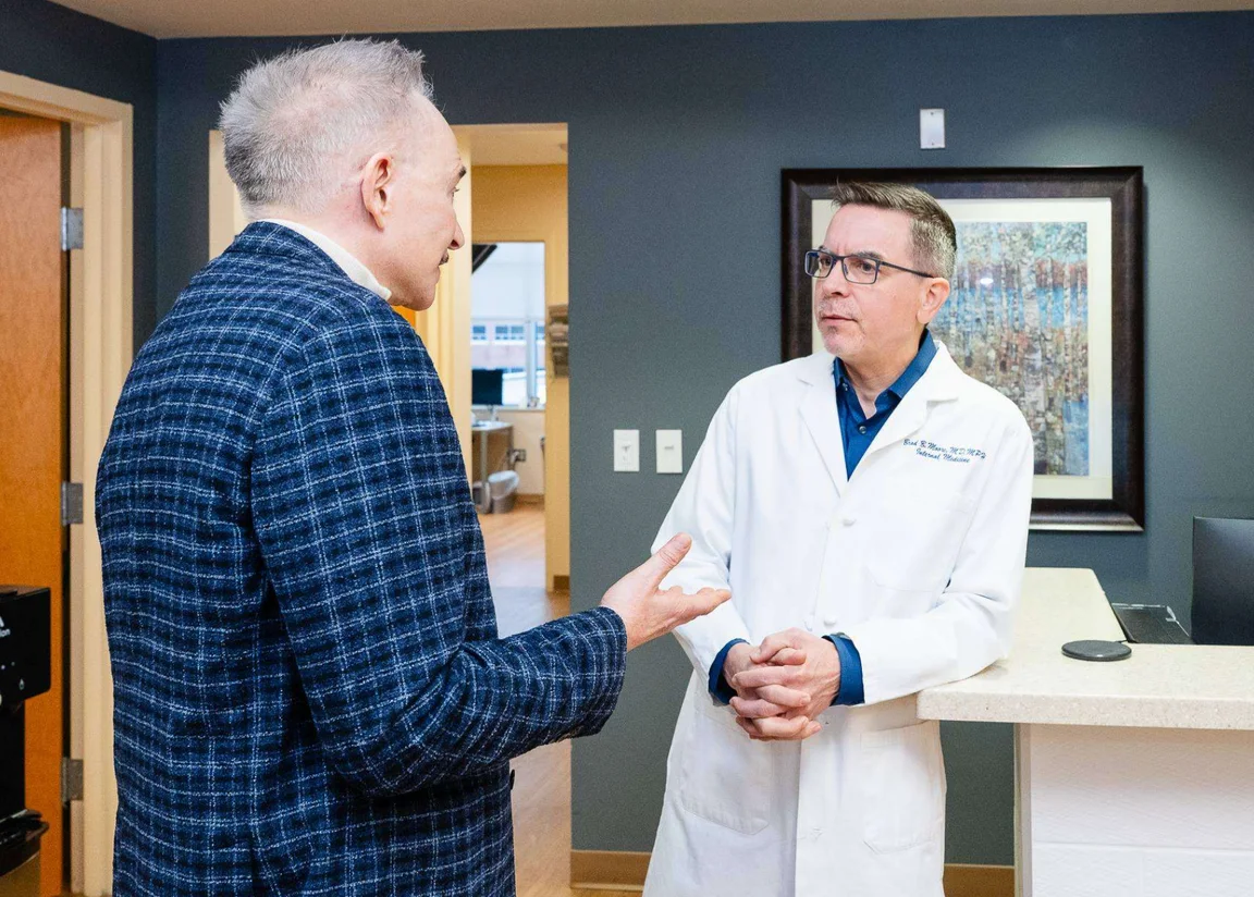 A physician in conversation with a patient in the clinic